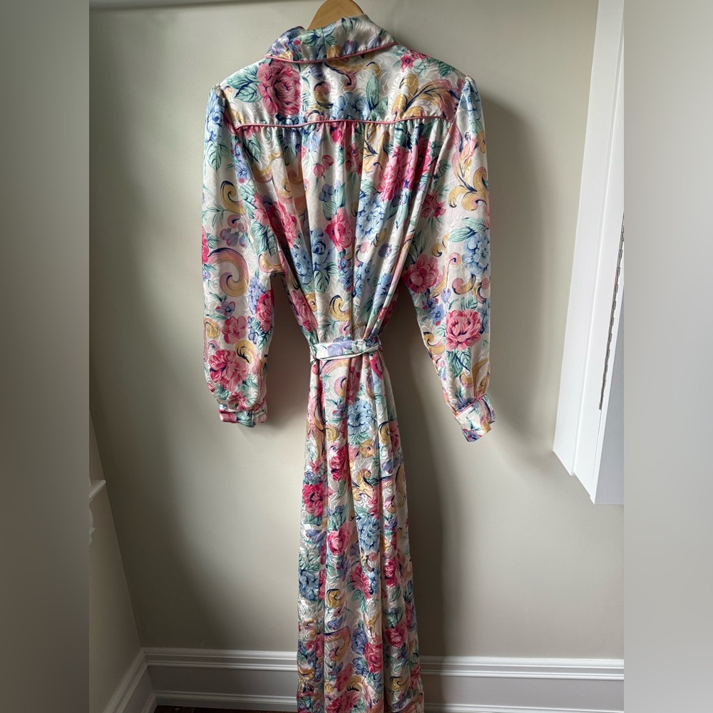 Dior Pastel Floral Robe - Picture 4 of 9
